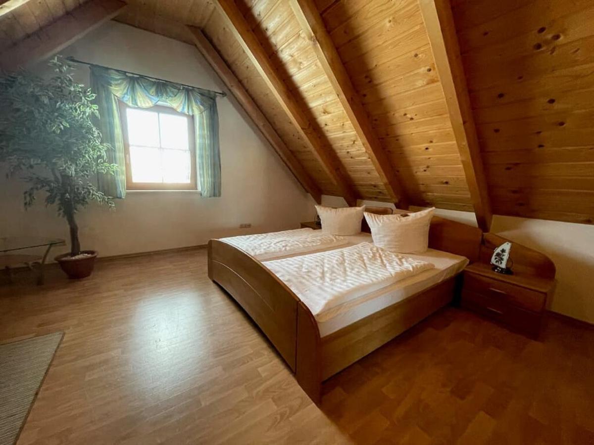 Ferienwohnungen Am Kirchberg Neualbenreuth Dış mekan fotoğraf